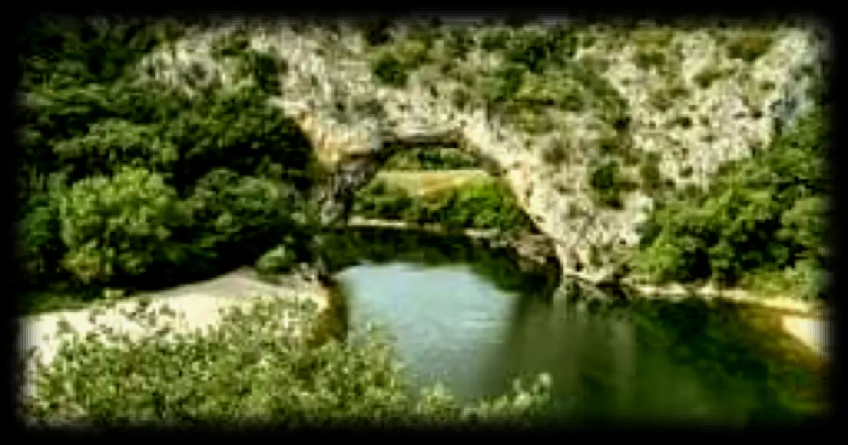 Découvrez l'Ardèche préhistorique : un voyage à travers le temps