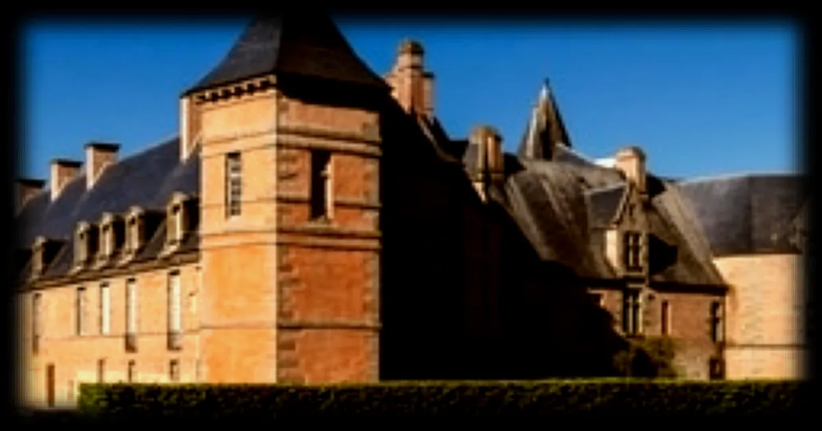 Découvrez le château de Carrouges, surnommé le « Downton Abbey de Normandie »
