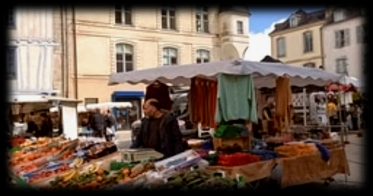 Découvrez les 5 marchés incontournables du Morbihan pour un été savoureux