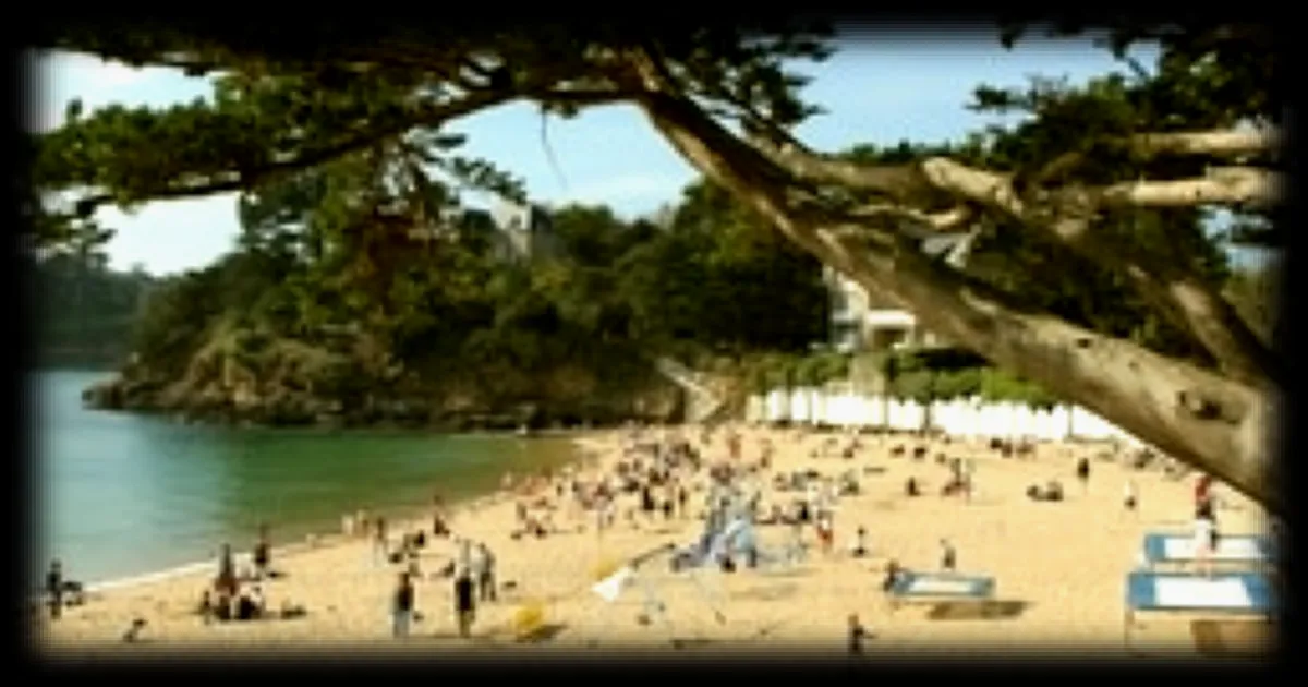 Découvrez les 7 plages incontournables de la Côte d'Émeraude