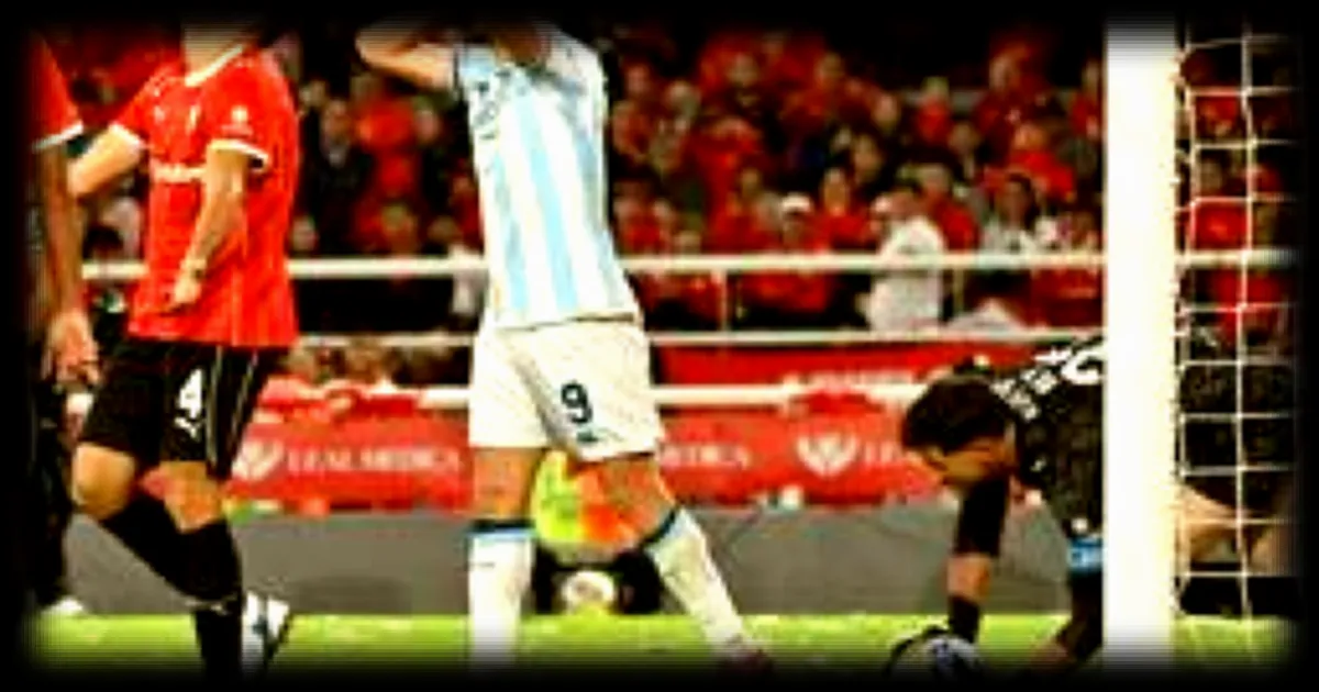 Derby argentin : Adrian Martinez rate une panenka avant d’être moqué par ses adversaires