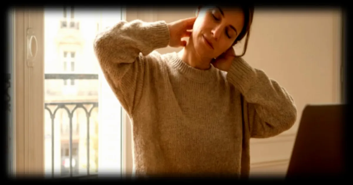 Des astuces simples pour soulager les tensions cervicales rapidement selon une kinésithérapeute