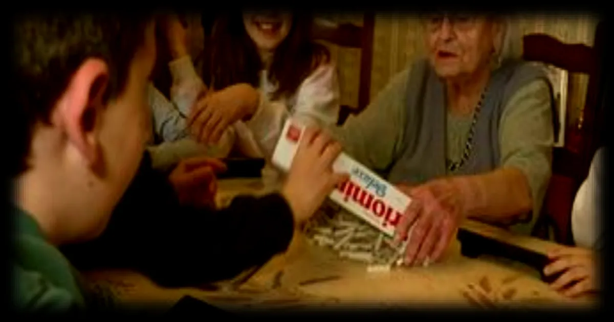 Des enfants du centre aéré rendent visite aux seniors d'un village dans l'Oise pour rompre la solitude