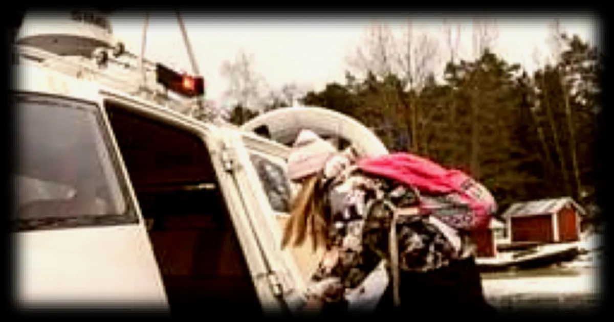 Des enfants finlandais contraints d'aller à l'école en aéroglisseur en raison de la couverture de glace inhabituelle sur la mer Baltique