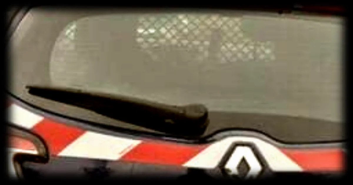 Deux corps retrouvés à Loir-et-Cher : un dans une voiture incendiée devant la mairie, l'autre à dix kilomètres de là