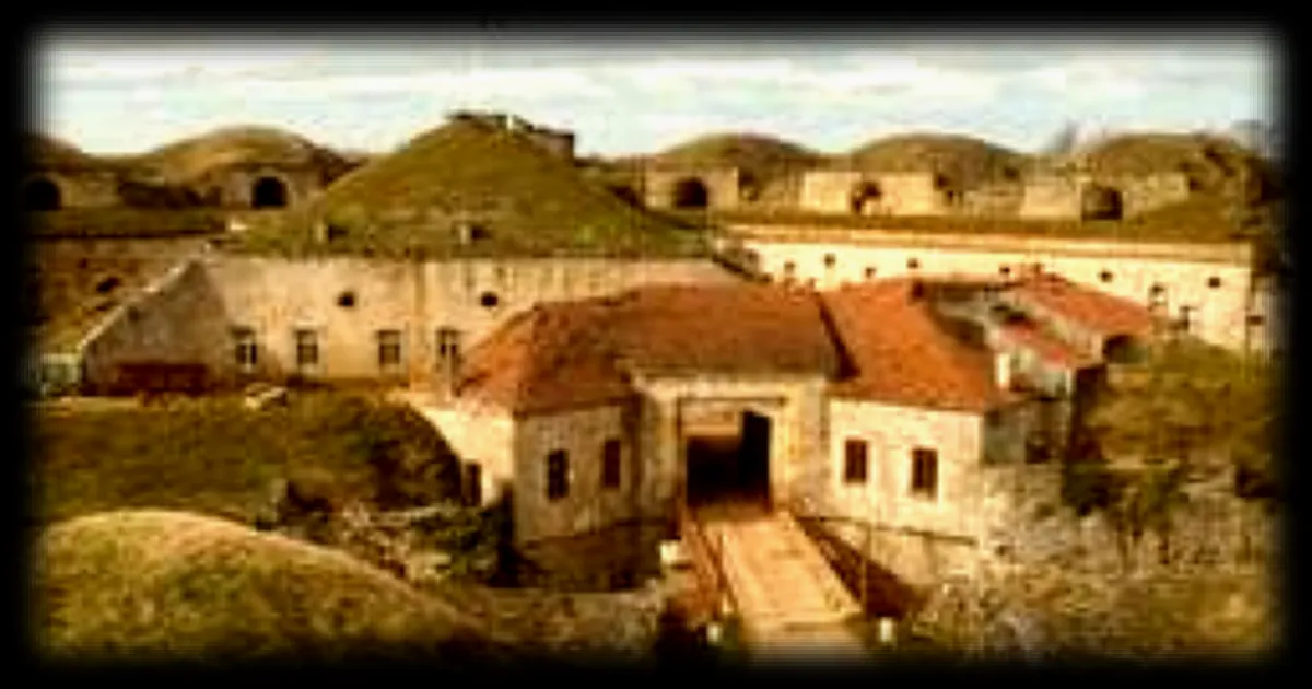 Deux jeunes de 23 ans prennent une année sabbatique pour restaurer un fort abandonné à Saint-Ciergues