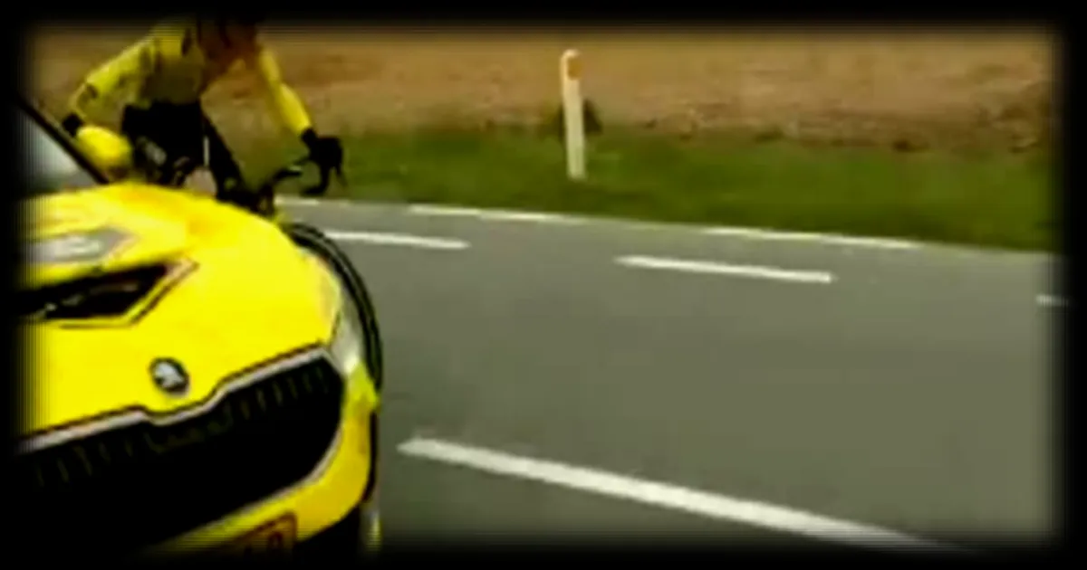 Disqualification d'Axel Zingle à l'E3 Saxo Classic pour s'être accroché à la voiture de son équipe Visma Lease a Bike