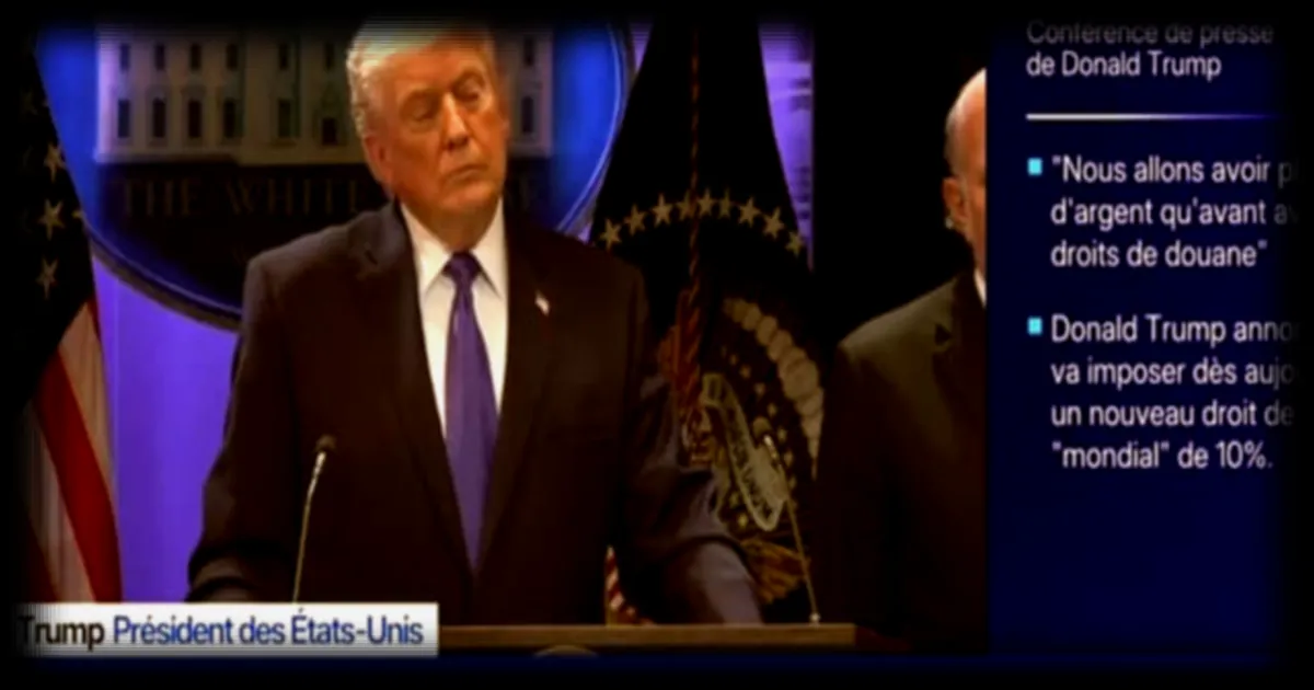 Donald Trump annonce l'imposition d'un nouveau droit de douane mondial de 10% dans trois jours