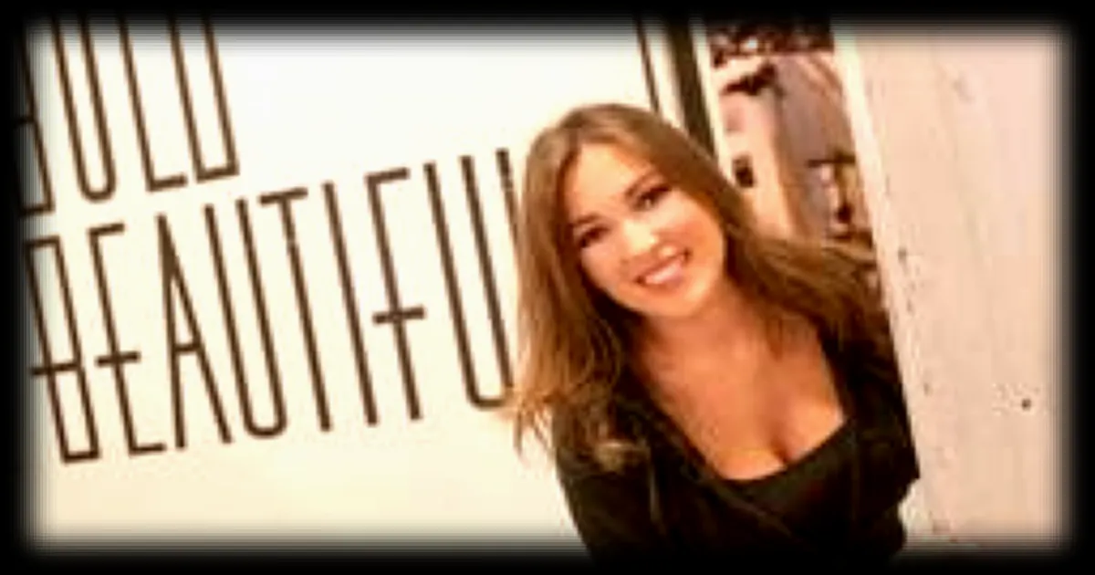 Elsa Esnoult annonce son retour dans la série 'Amour, gloire et beauté'