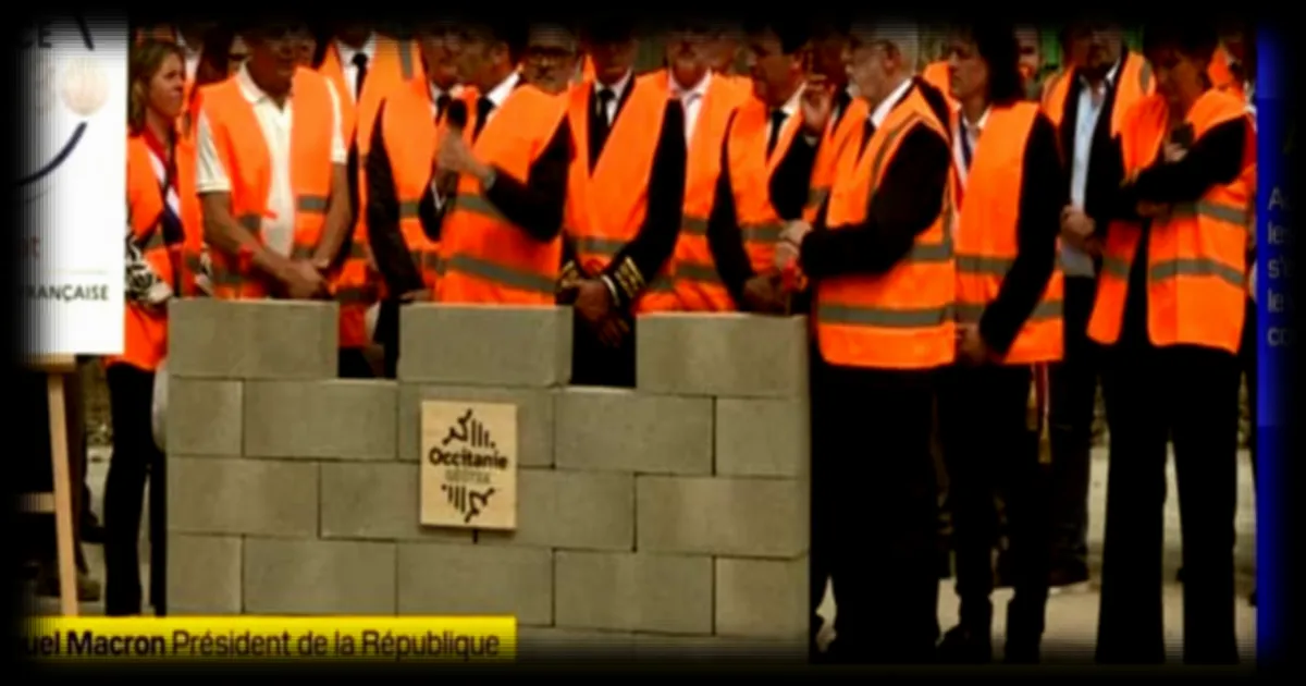 Emmanuel Macron affirme la possibilité de restaurer l'industrie textile en France lors de sa visite sur le site de la future usine Occitanie Géotex