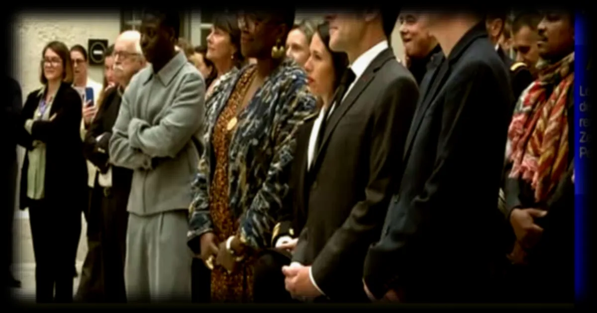 Emmanuel Macron assiste à la lecture d'un texte à voix haute à la Cité internationale de la langue française
