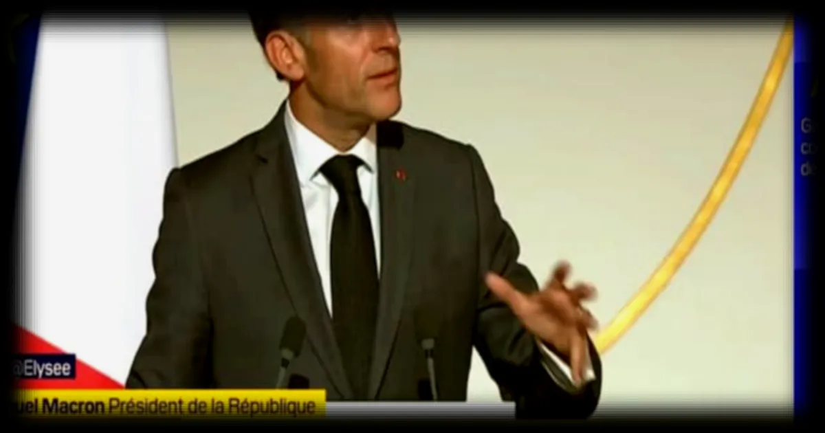 Emmanuel Macron relance le débat sur l'abrogation du Code Noir, dans un contexte de tensions mémorielles et sociales