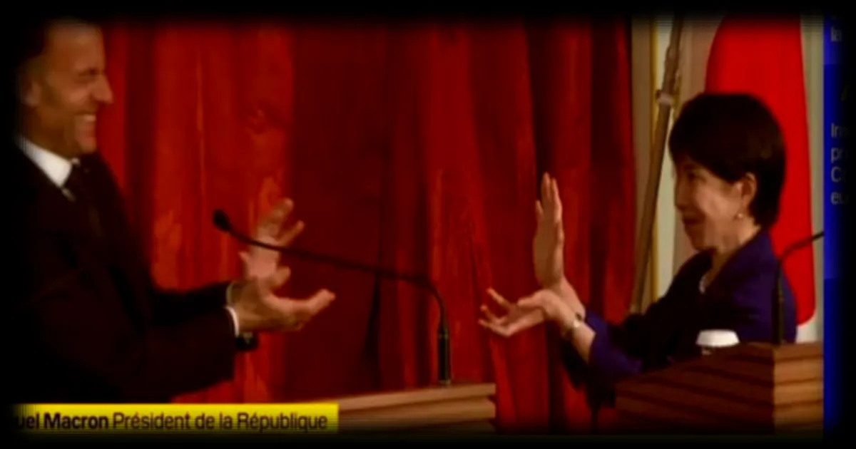 Emmanuel Macron rencontre la Première ministre japonaise Sanae Takaichi lors d'une visite officielle au Japon