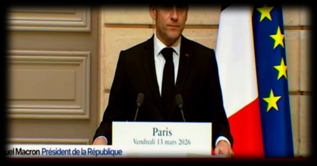 Emmanuel Macron rend hommage à l'adjudant-chef Arnaud Frion