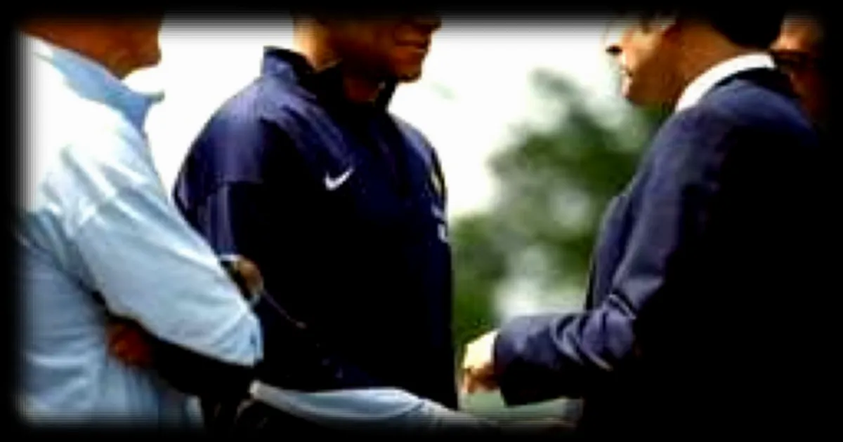 Emmanuel Macron rend hommage à Téléfoot, l'émission culte de TF1