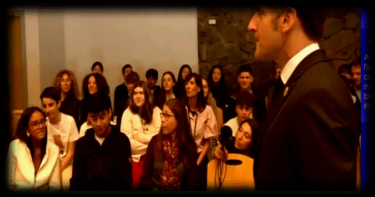 Emmanuel Macron revient sur son second mandat : entre lucidité et défis politiques après 2022