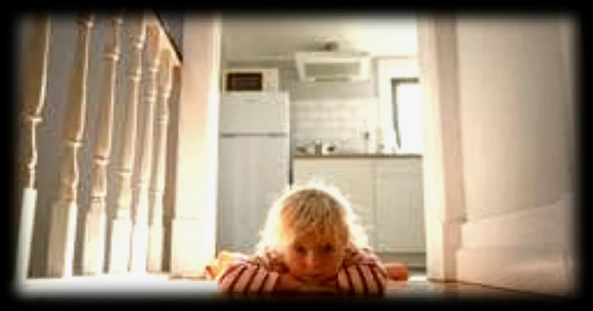 Enfants laissés seuls à la maison : quel âge est considéré comme sûr ?