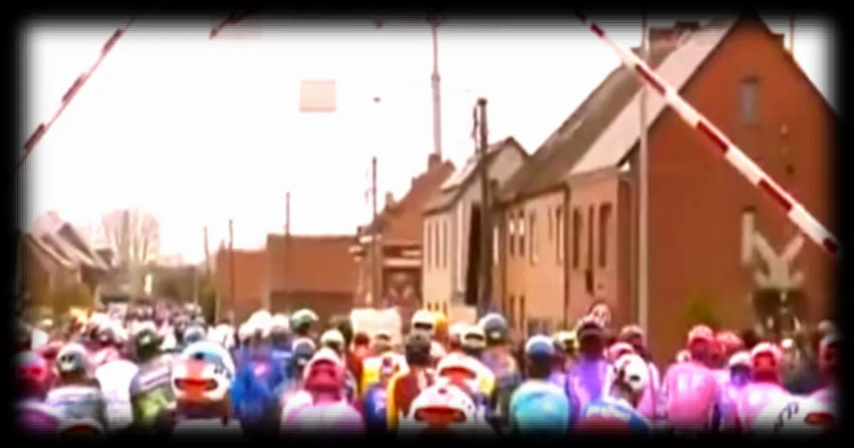 Enquête ouverte contre 54 coureurs du Tour des Flandres pour avoir brûlé un feu rouge