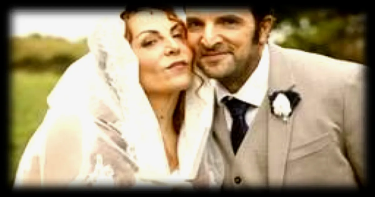 Entretien: Anne-Elisabeth Blateau et David Mora sur le mariage d'Emma et Fabien dans 'Scènes de ménages'