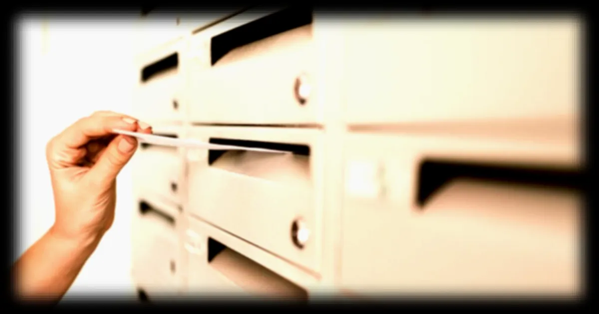 Escroquerie à la feuille blanche : comment les cambrioleurs testent votre présence avant un vol