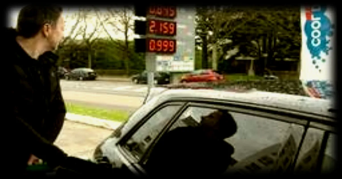 Essence : pourquoi les prix montent vite et descendent lentement à la pompe