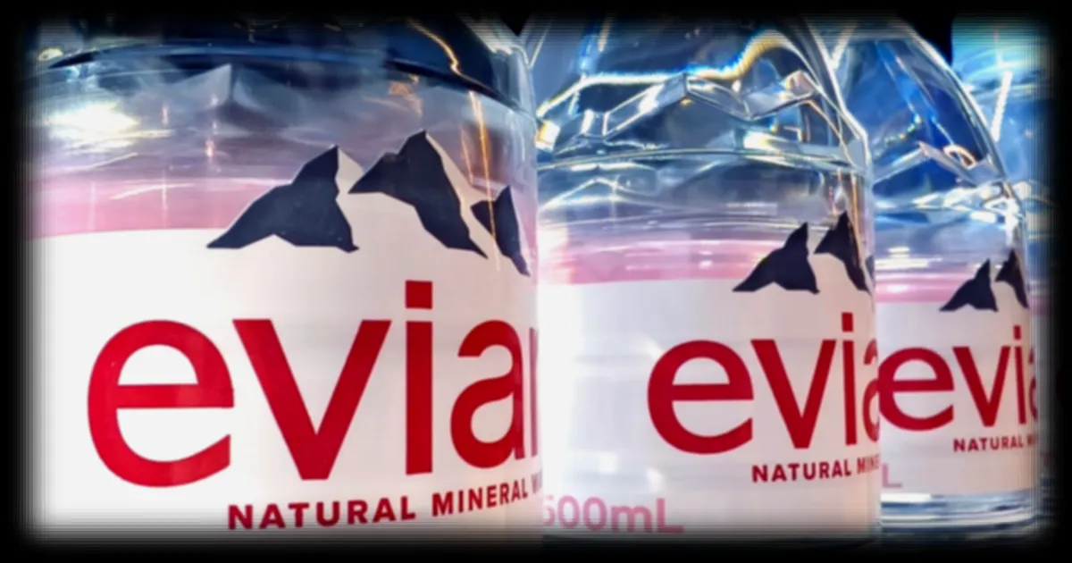 Evian fête ses 200 ans : une eau pétillante inédite en France et une collaboration avec Jeff Koons