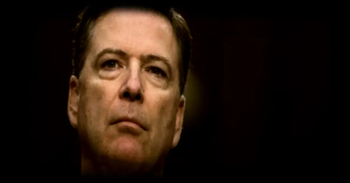 Ex-directeur du FBI James Comey visé par deux nouveaux chefs d'accusation : il rejette les poursuites et dénonce l'ingérence politique