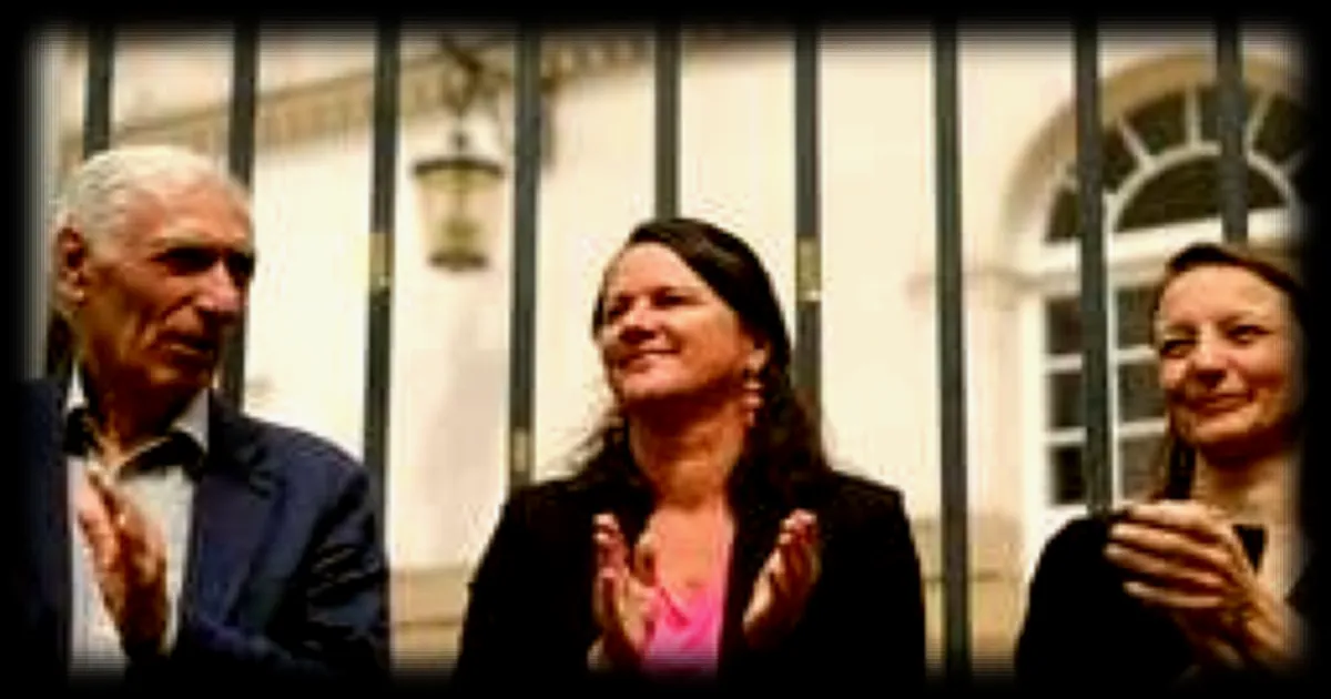 Ex-otages en Iran, Jacques Paris et Cécile Kohler retirent leurs portraits de l’hôtel de ville de Nantes