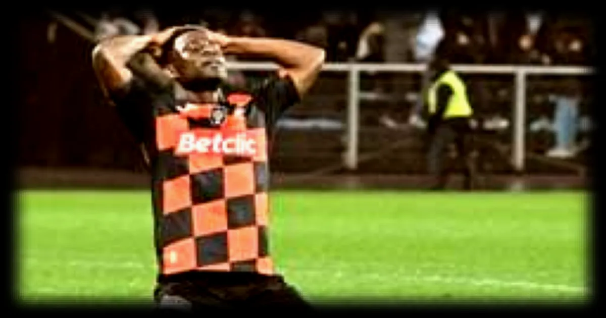 FC Lorient : Arsène Kouassi contraint de quitter le terrain face à Nice pour une blessure à la cuisse droite