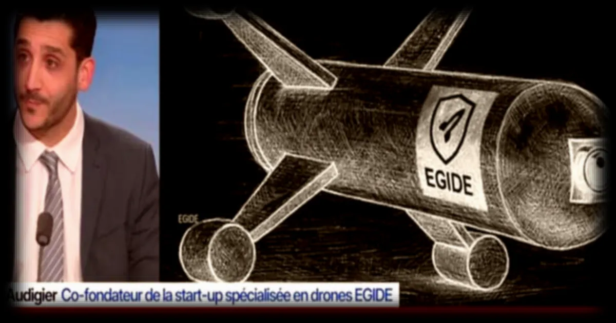 Florian Audigier, co-fondateur d'EGIDE, presente un drone anti-drones lors d'une demonstration