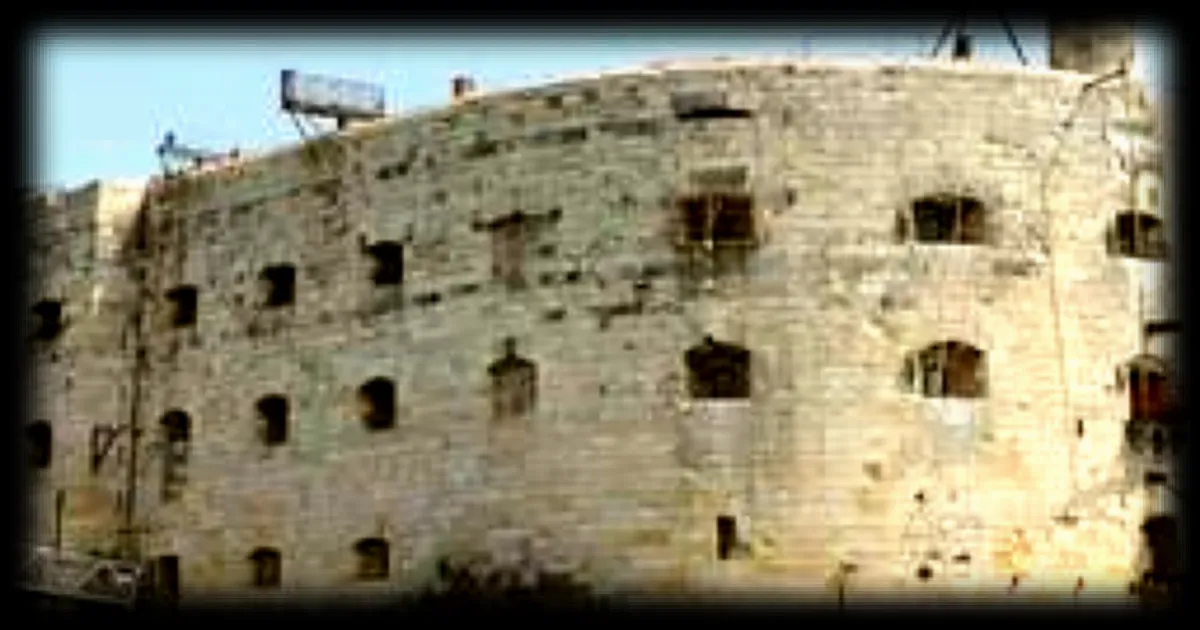 Fort Boyard : France 2 dévoile la bande-annonce de la nouvelle version présentée par Cyril Féraud à l'approche de l'été