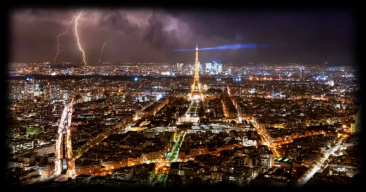 Foudre record sur la tour Eiffel : près de 30 000 impacts en deux jours sur la France