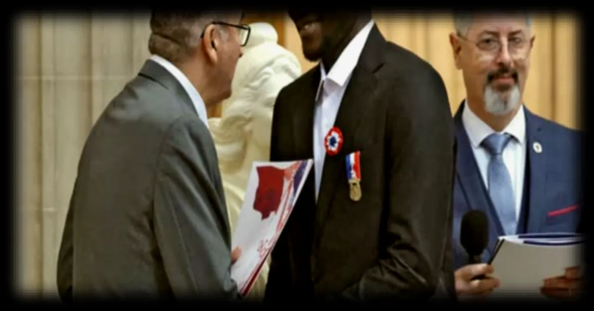 Fousseynou Cissé, sauveur d'une famille lors d'un incendie à Paris, naturalisé français