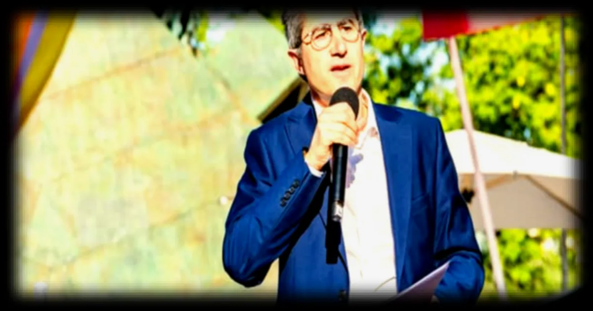 François Ruffin temporise face à l'avance de Jean-Luc Mélenchon et Raphaël Glucksmann dans les sondages