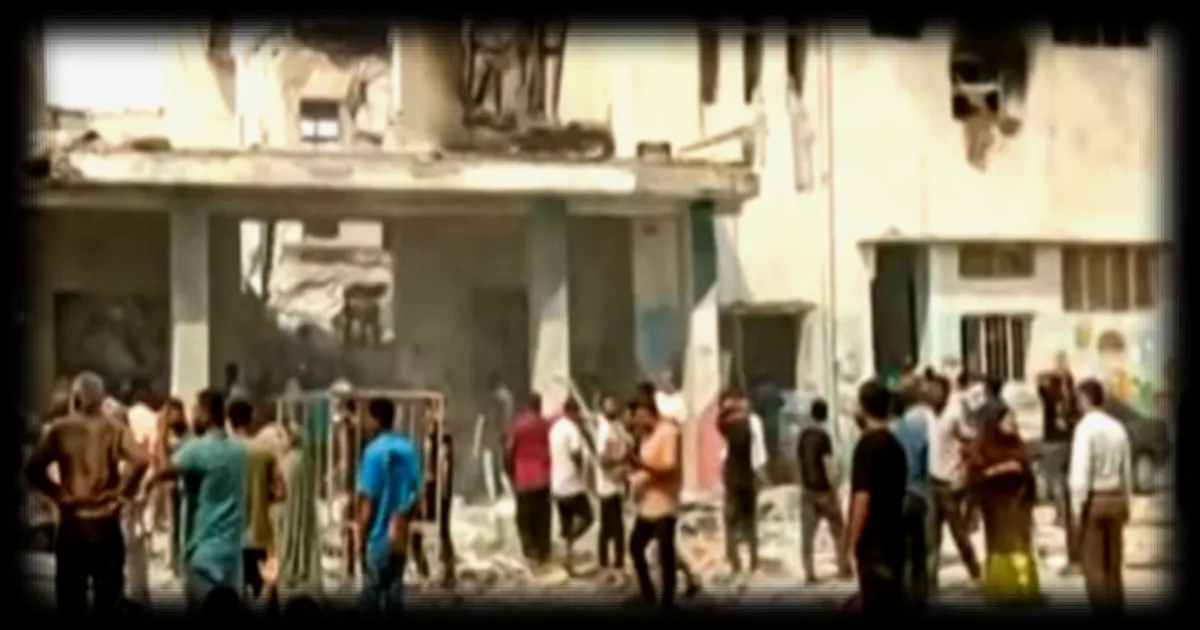 Frappes en Iran : au moins 85 morts dans une école de filles, selon les médias d'État