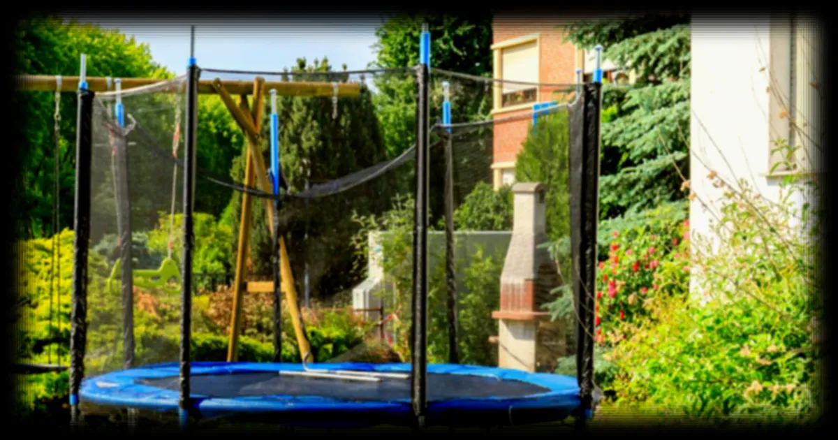 Grand trampoline de jardin avec filet de sécurité : sélection des meilleurs modèles en août 2026