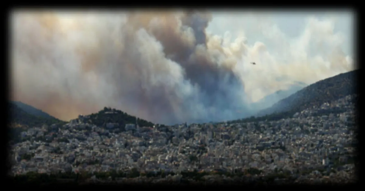 Grèce : évacuations préventives près d'Athènes et incendies ravageurs en Crète