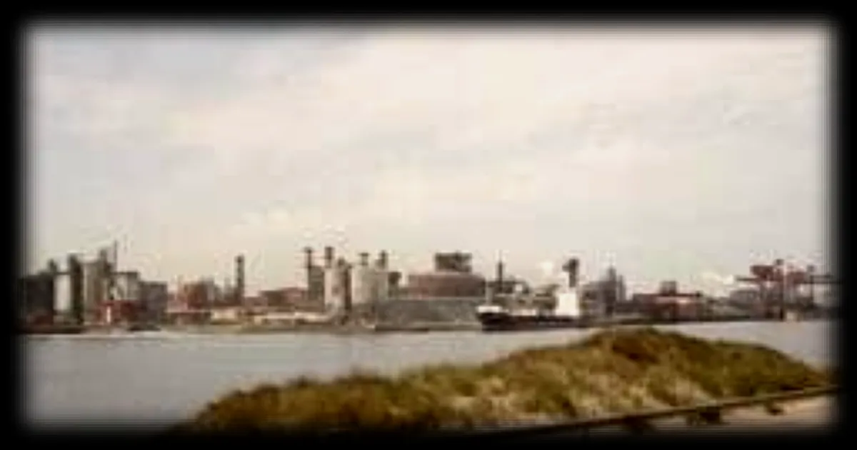 Greenpeace bloque un cargo nucléaire France-Russie à Dunkerque