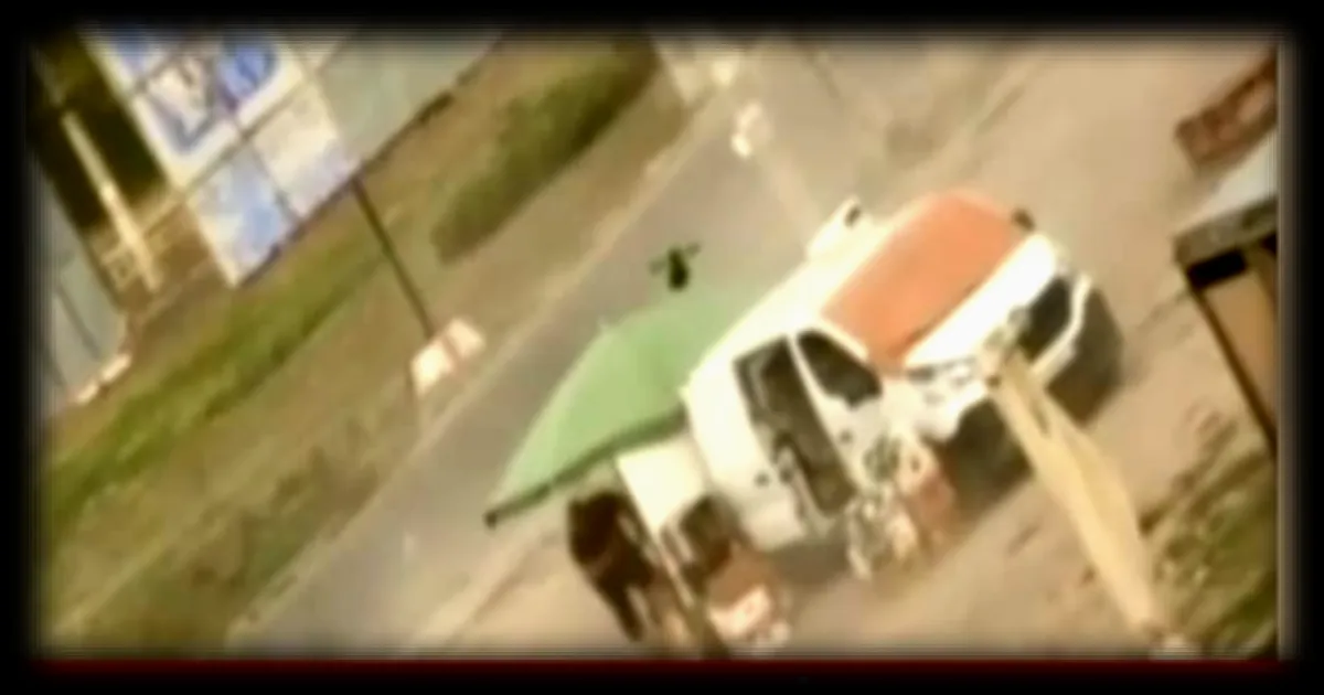Guerre en Ukraine : une vidéo montre un drone russe ciblant un civil avant son explosion