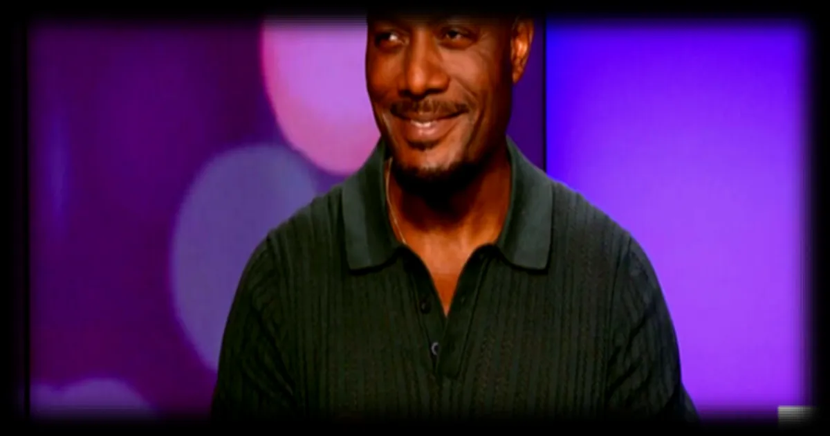 Harry Roselmack publie un essai sur l'amour comme acte de résistance face à la peur