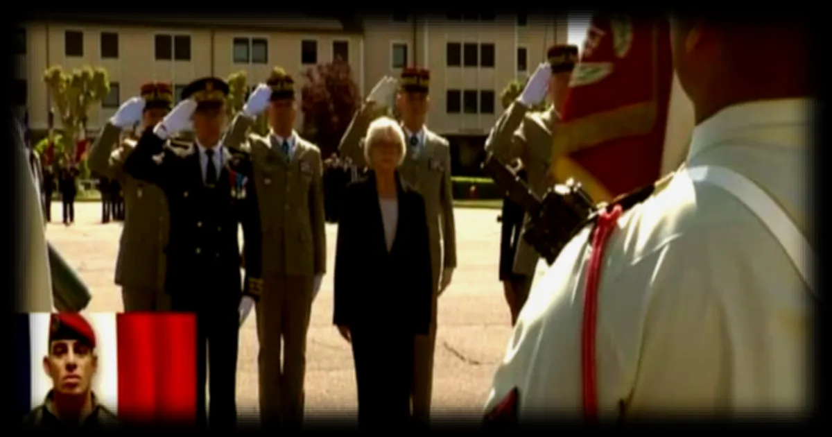 Hommage national à l'adjudant Florian Montorio : la ministre des Armées Catherine Vautrin passe en revue les troupes présentes