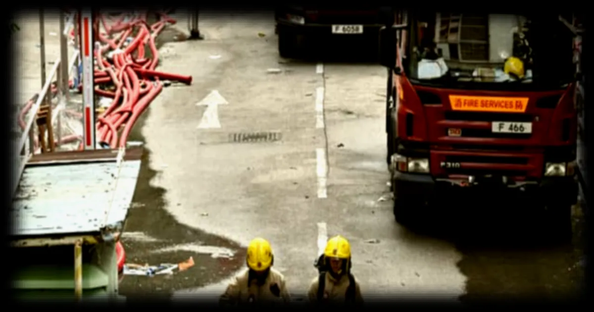 Hong Kong : sept personnes et deux entreprises inculpées après l'incendie meurtrier de Wang Fuk Court en 2025