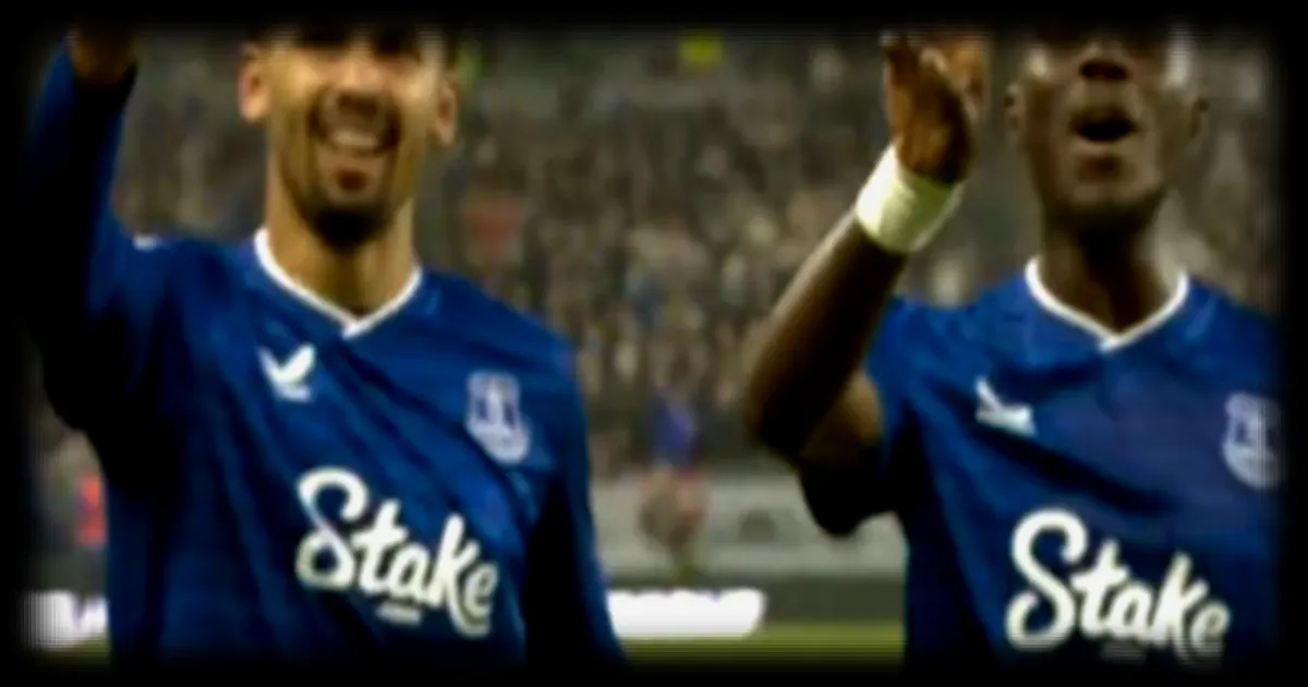 Idrissa Gana Gueye et Iliman Ndiaye célèbrent symboliquement après la défaite du Sénégal à la CAN 2025