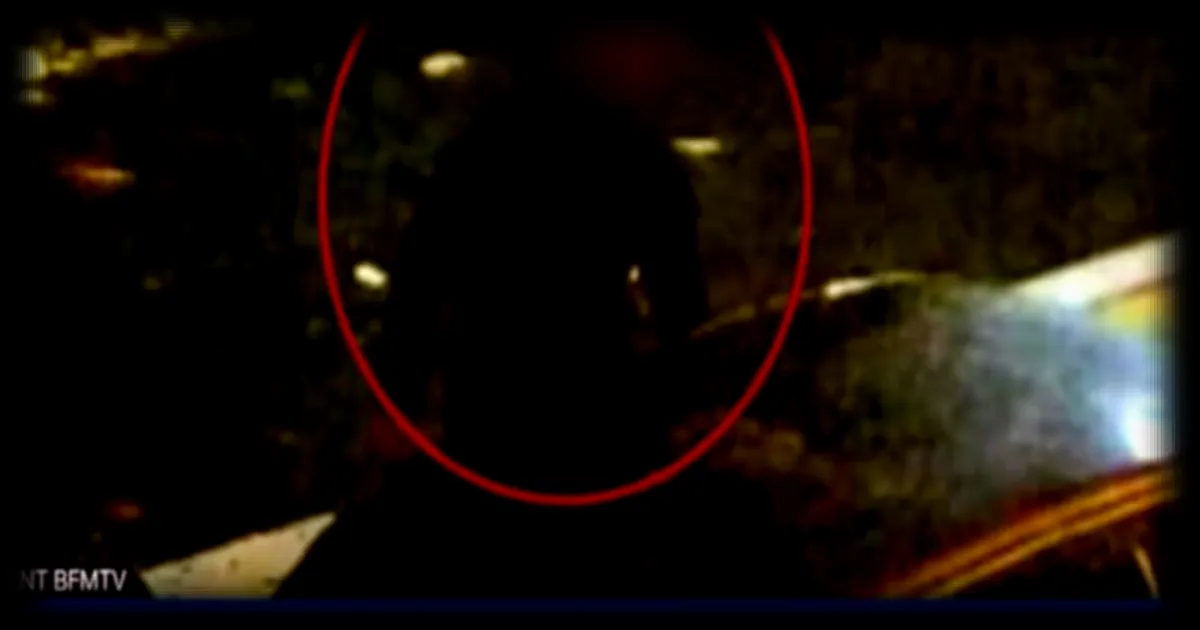 Images exclusives de "Doudou Cross Bitume" suspecté du cambriolage au Louvre selon BFM - Faits Divers