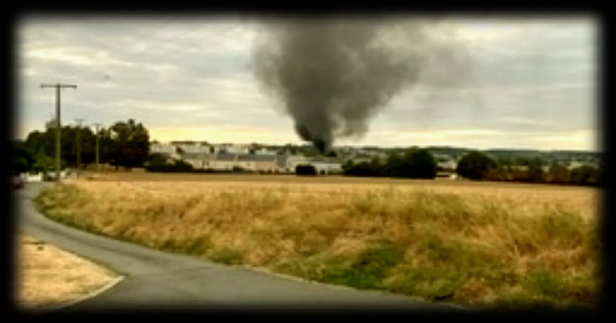 Incendie à La Ferté-Bernard : les pompiers luttent pour maitriser les flammes