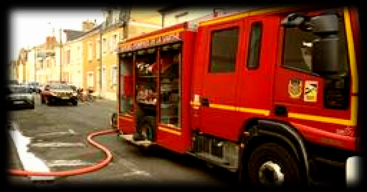Incendie au Mans : plus de 50 pompiers mobilises pour maitriser le feu menacant des habitations