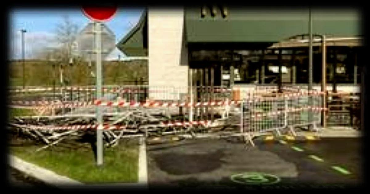 Incendie dans un McDonald's du Morbihan : l'aire de jeux et des véhicules endommagés