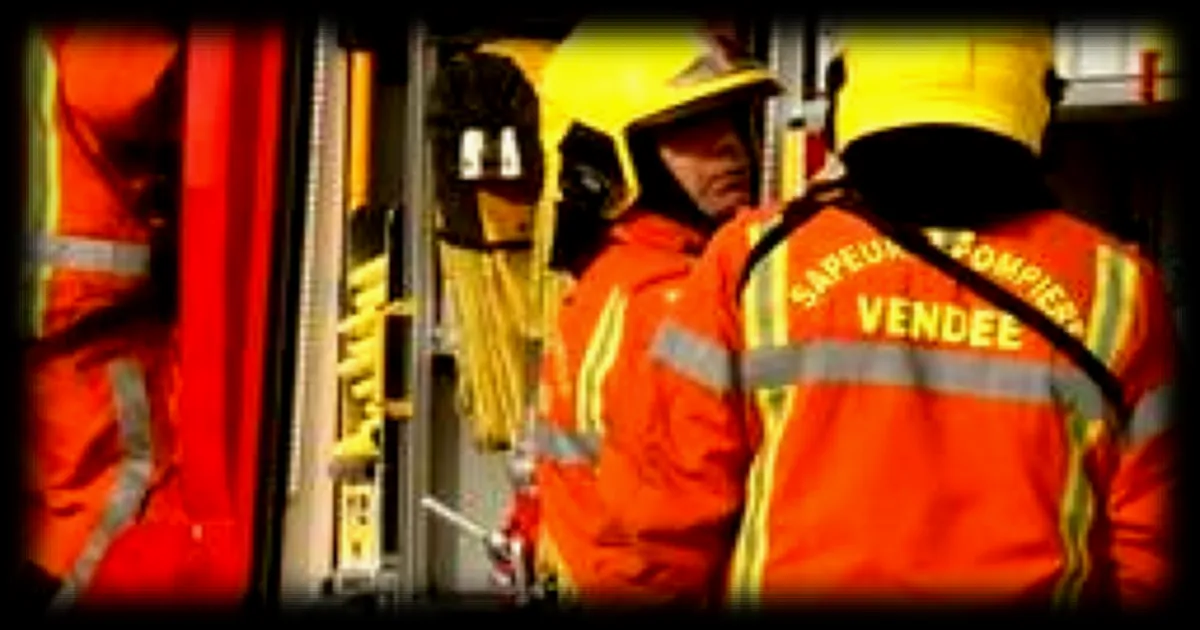 Incendie de deux poids lourds maitrise par les pompiers dans une entreprise des Herbiers