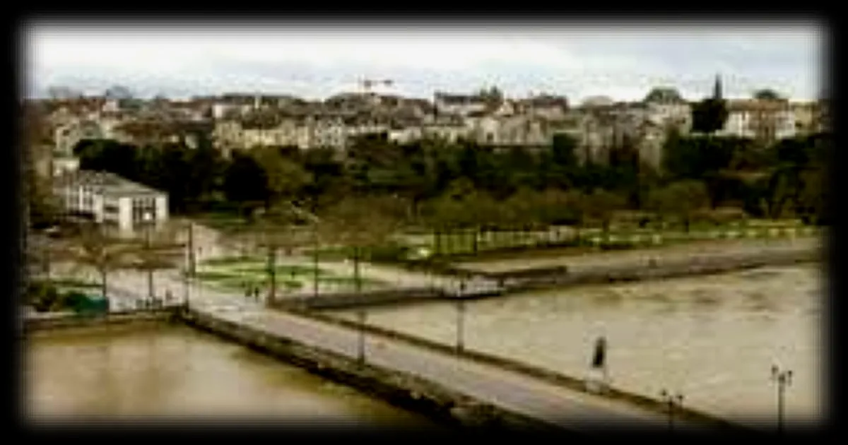 Inondations dans l'Ouest : un pisciniste contraint de s'adapter aux intempéries
