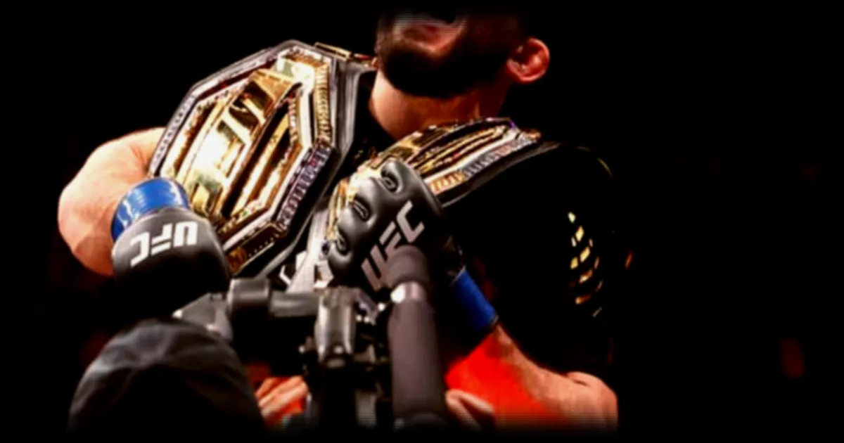 Islam Makhachev victime d’un vol en Italie : ses crampons offerts par Kvaratskhelia parmi les objets dérobés